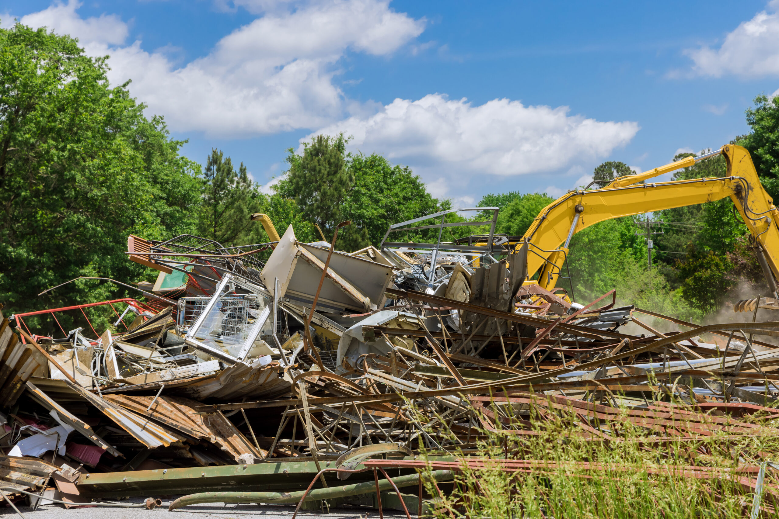 why-choose-us-02 Construction Equipment Demolishes Building In Clea 2026 01 09 08 39 48 Utc Scaled